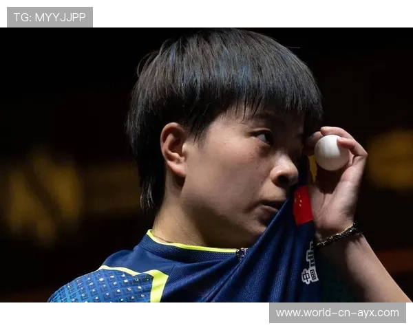 世界冠军被粉丝撞飞：场上荣耀与场下意外的奇妙碰撞